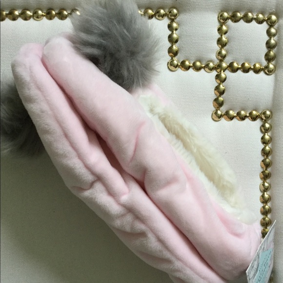 💗Macy’s Velvet Touch Slippers💗 - Picture 4 of 5